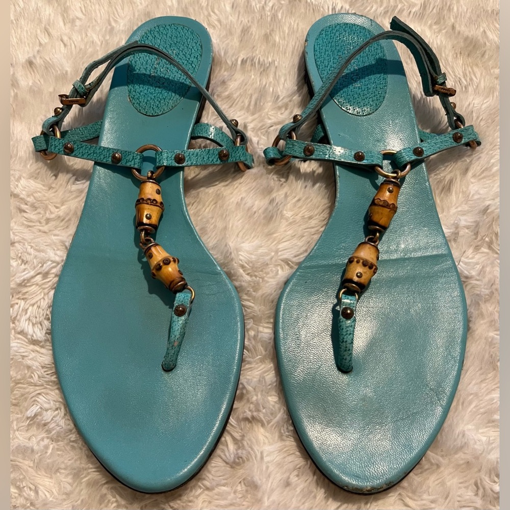 Gucci Made in Italy Turquoise Bamboo Accent Leather T-Strap Sandals size 9B
